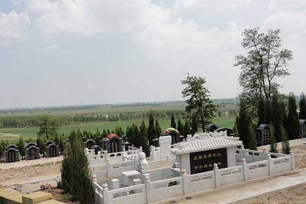 沈阳墓地之双穴单做的含义