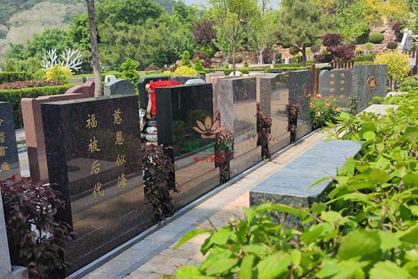 在沈阳陵园如何选择合适的安葬方式？
