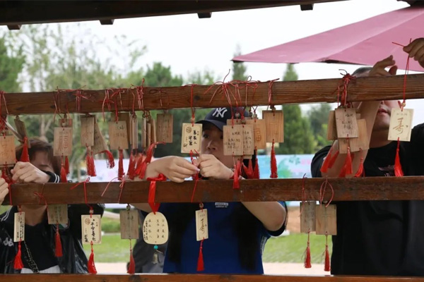 沈阳市龙生墓园不仅提供一处安息之所，更愿成为沈阳公墓情感的守护者与文化的传承人！